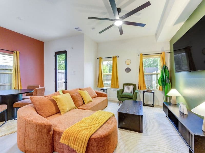 Oasis Retreats, Texas
