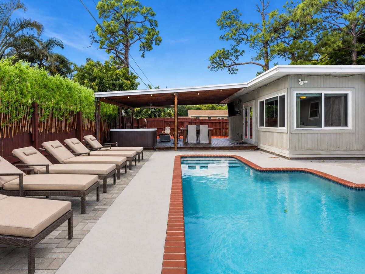 Oasis Spa House | Pool | Sauna | Hot Tub