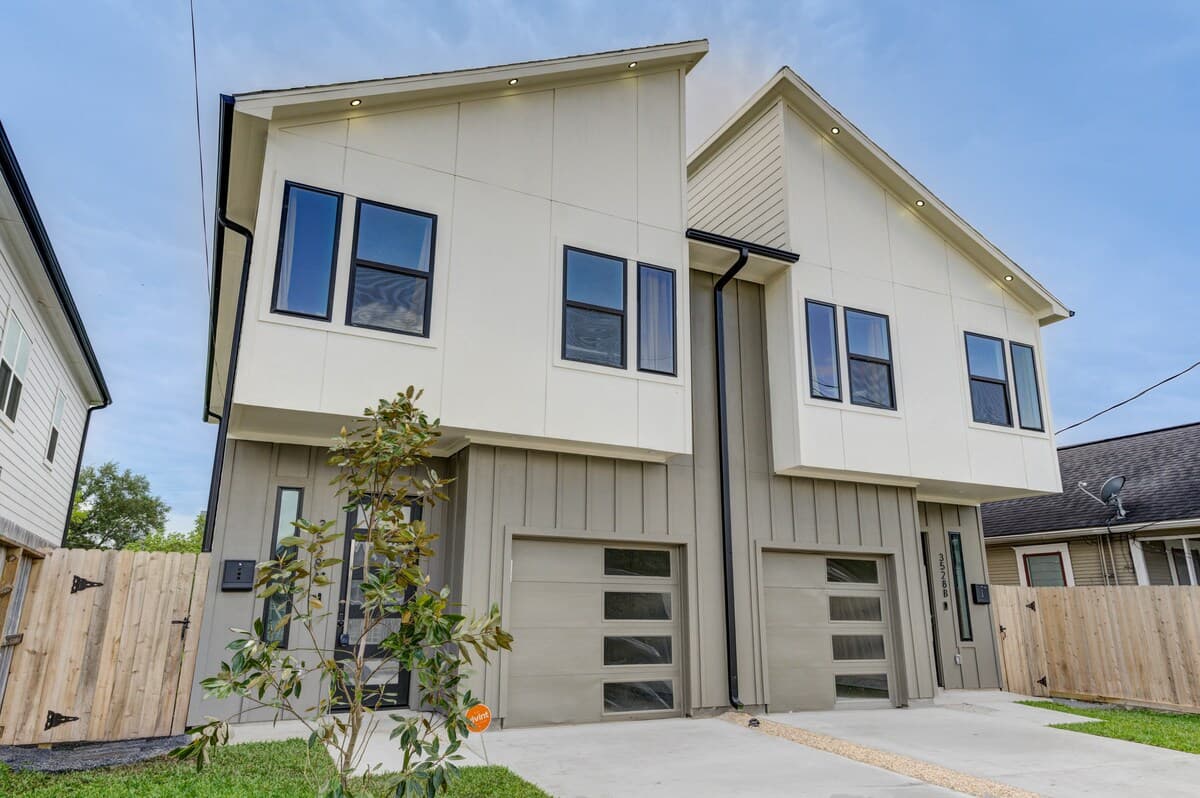 Brand New 4BR | NRG | Med Center | Outdoor Dining photo 2