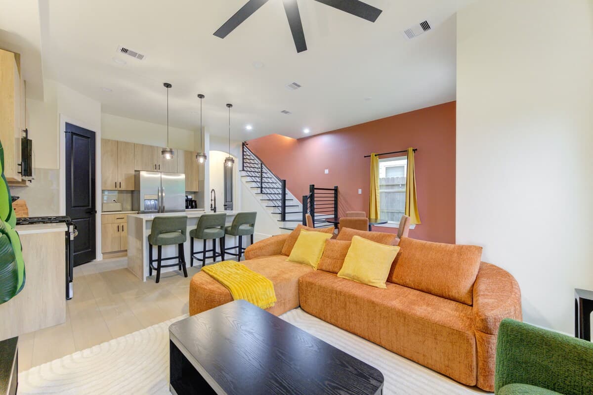 Brand New 4BR | NRG | Med Center | Outdoor Dining photo 3