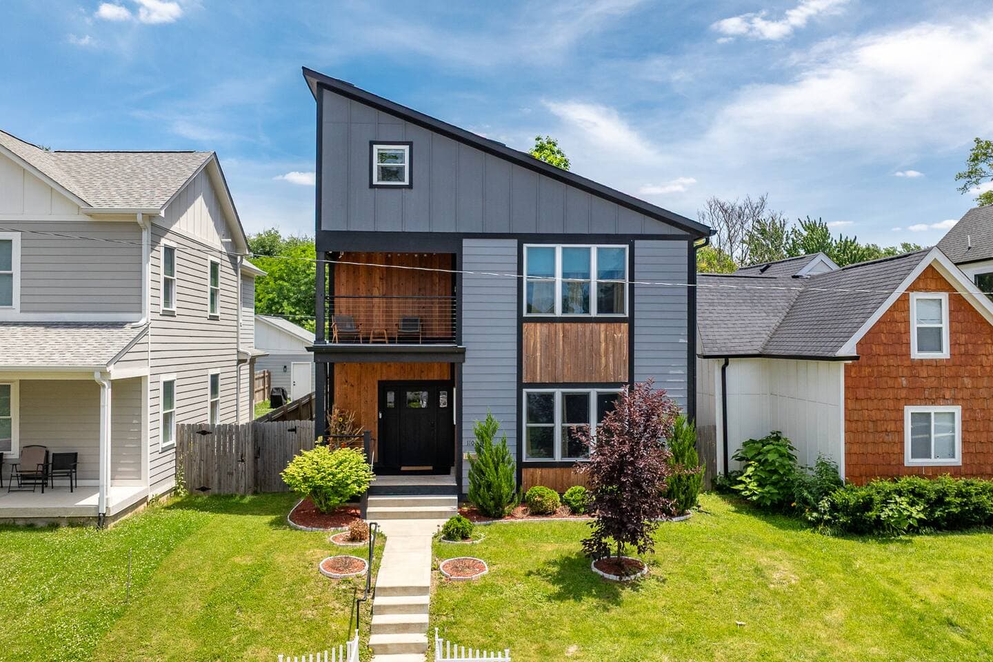 Indy Grand House | 6BR | Hot Tub | Game Room — Indianapolis, IN