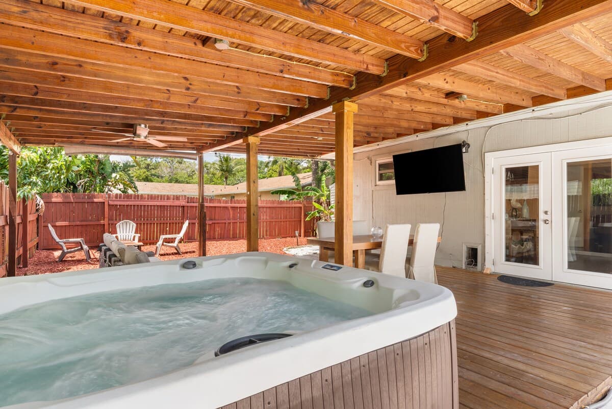 Oasis Spa House | Pool | Sauna | Hot Tub photo 3