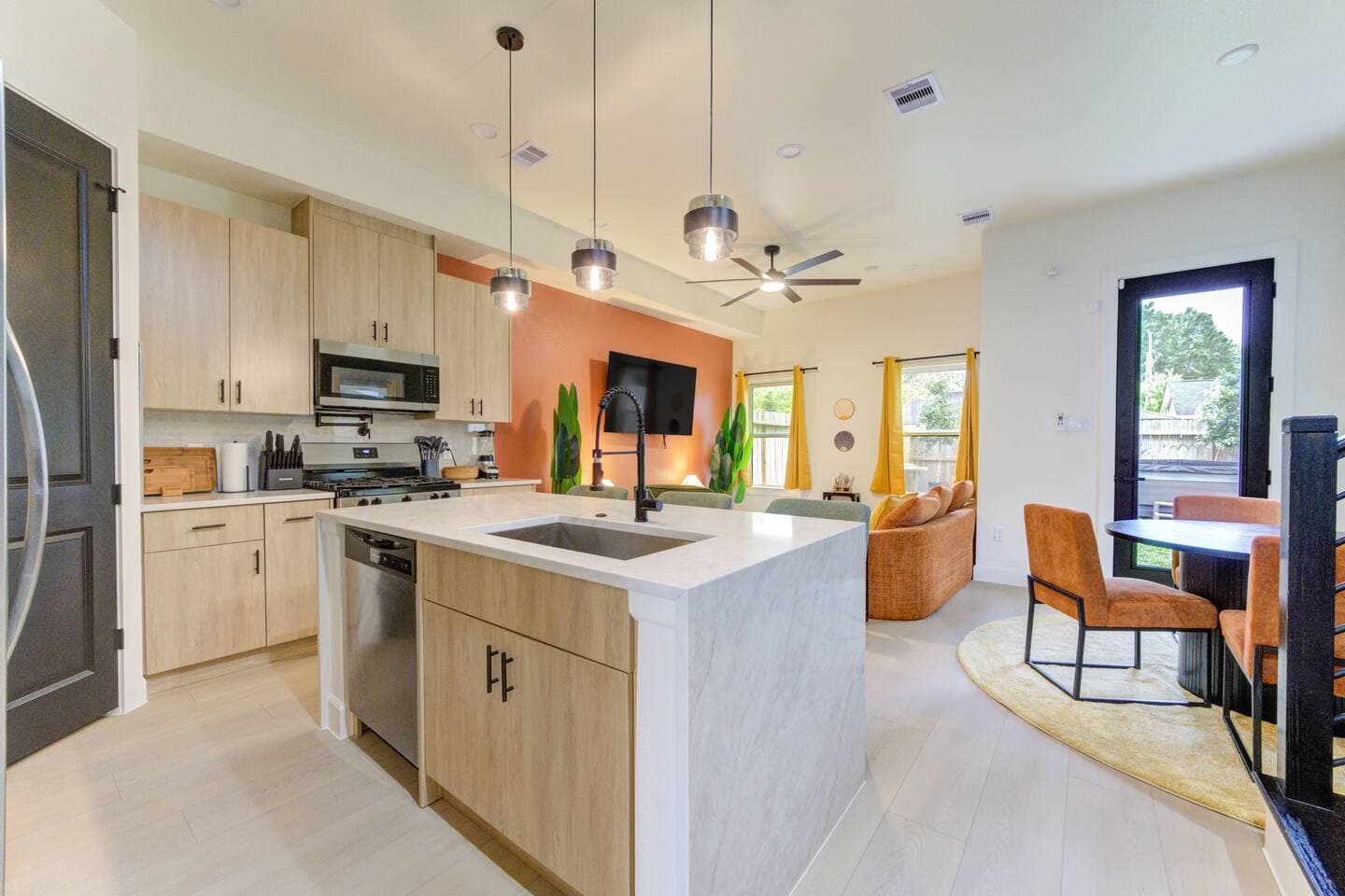 Brand New 4BR | NRG | Med Center | Hot Tub photo 4